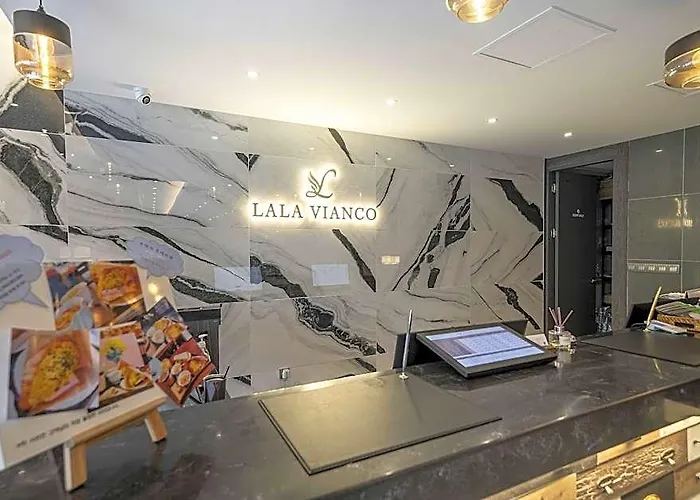 Hotel Lala Vianco Business